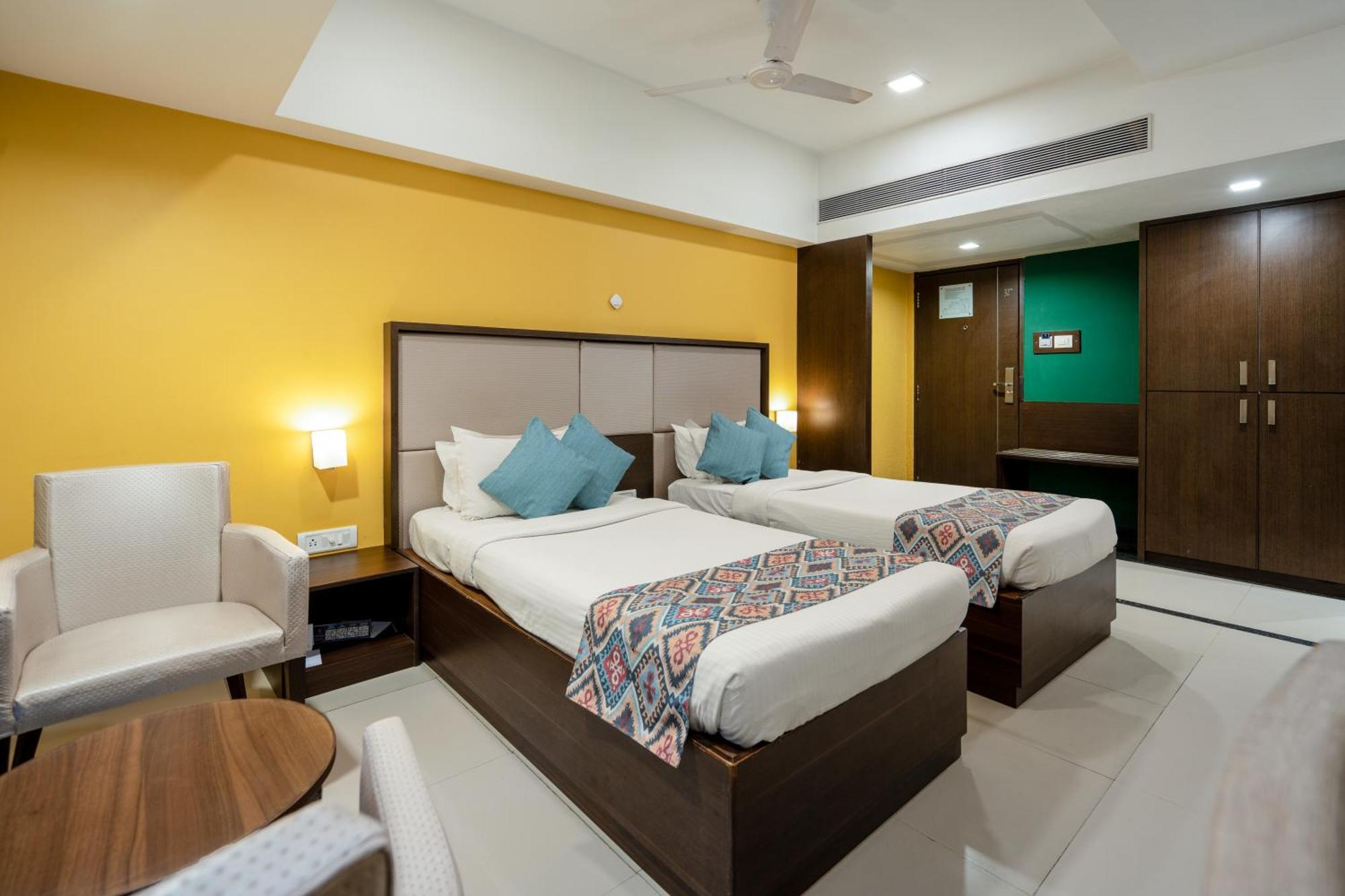 Gcc Hotel And Club Mira-Bhayandar Экстерьер фото