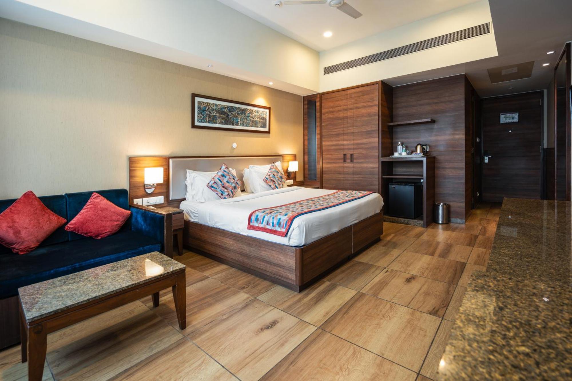 Gcc Hotel And Club Mira-Bhayandar Экстерьер фото